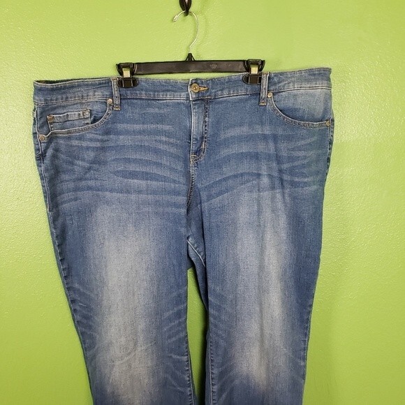 Torrid Denim First At Fit Women's Plus Size Denim Jeans Size 26R - Picture 2 of 9